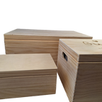 zijaanzicht van 3 houten herinneringsdozen